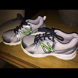 Boys size 1 1/2 New Balance tennis shoes 👟🏃🏻‍♂️